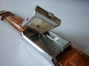 Переворачивающиеся часы - история - Universal Geneve Cabriolet